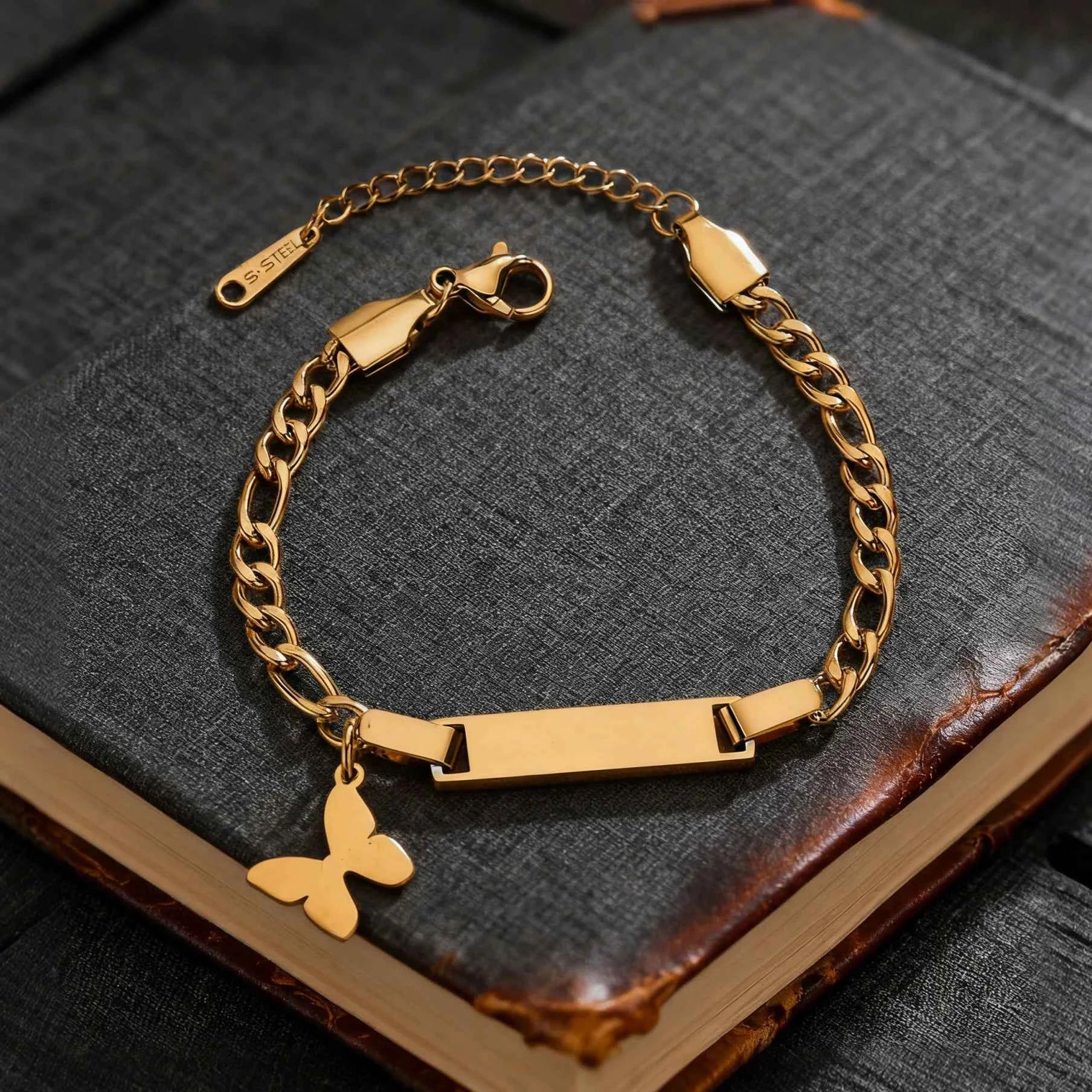 Engrave Name Heart Figaro Chain Bracelet - Adjustable