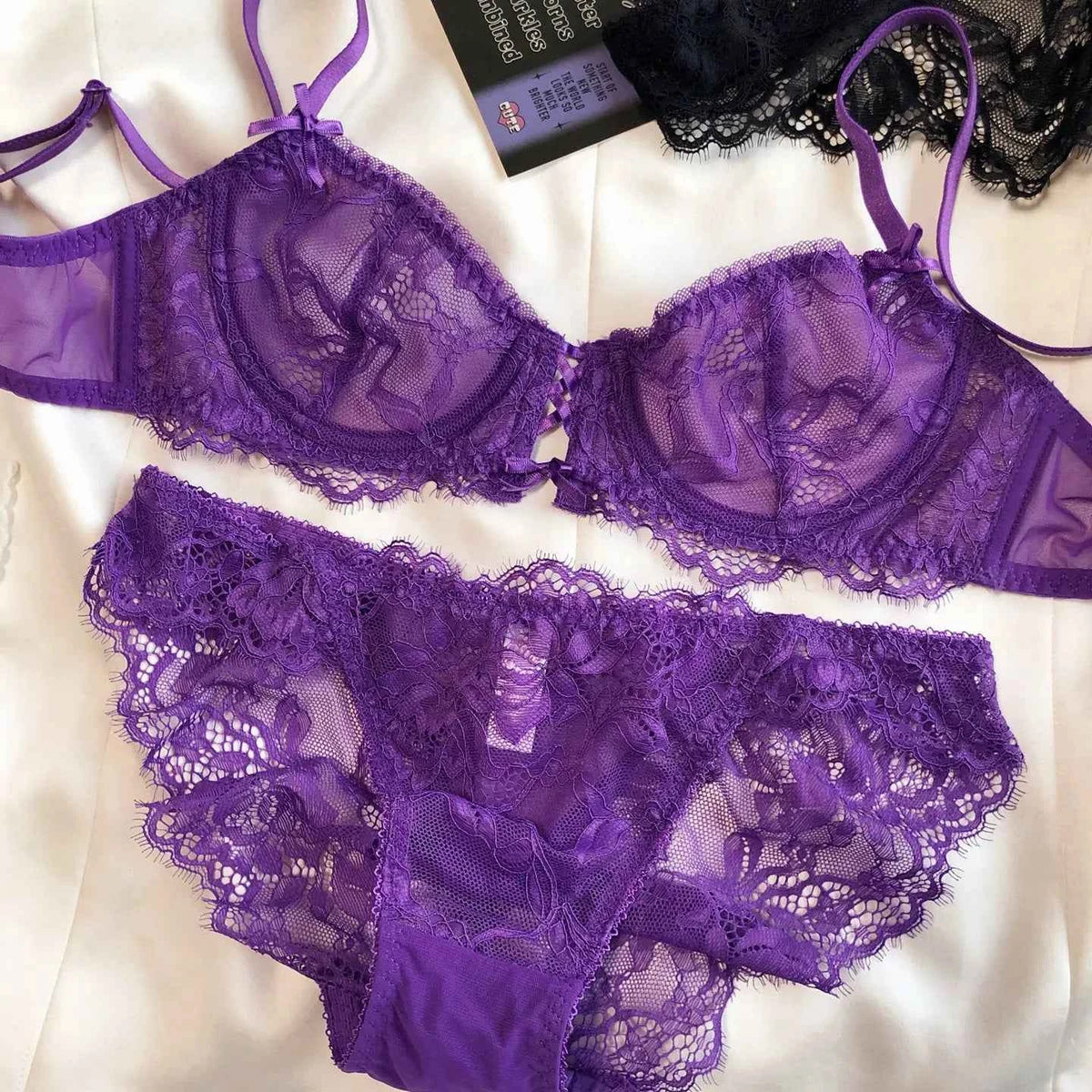 Sexy Hollow French Lace Embroidery Bra Set