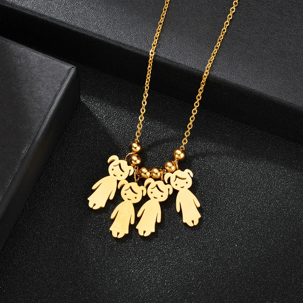 Personalized Children Name Necklace - Family Pendant - SHOPPERS' CASTLE