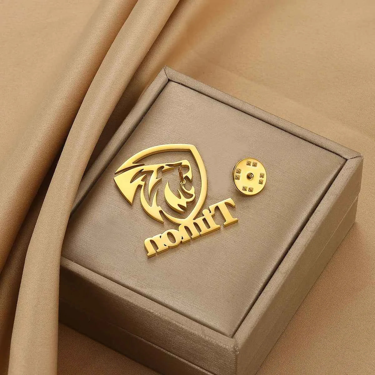 Customized Lion Name Brooch - Geometric Business Party