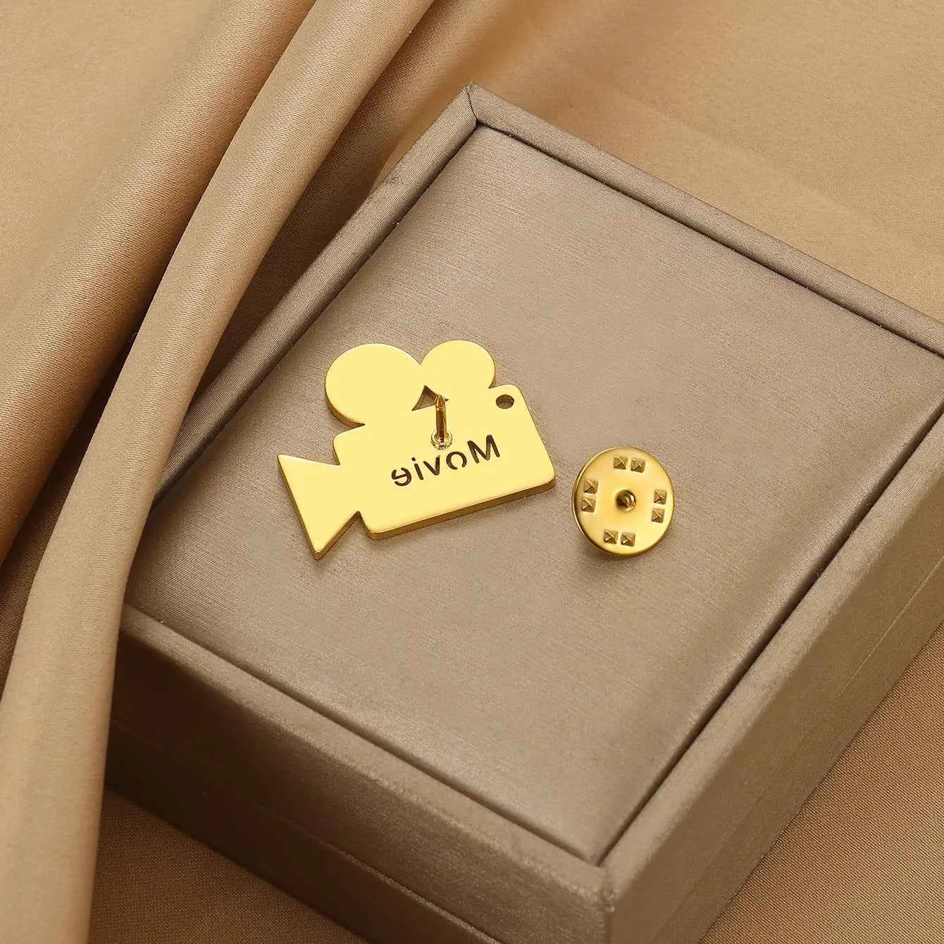 Custom Movie Name Brooch - Geometric Business Party