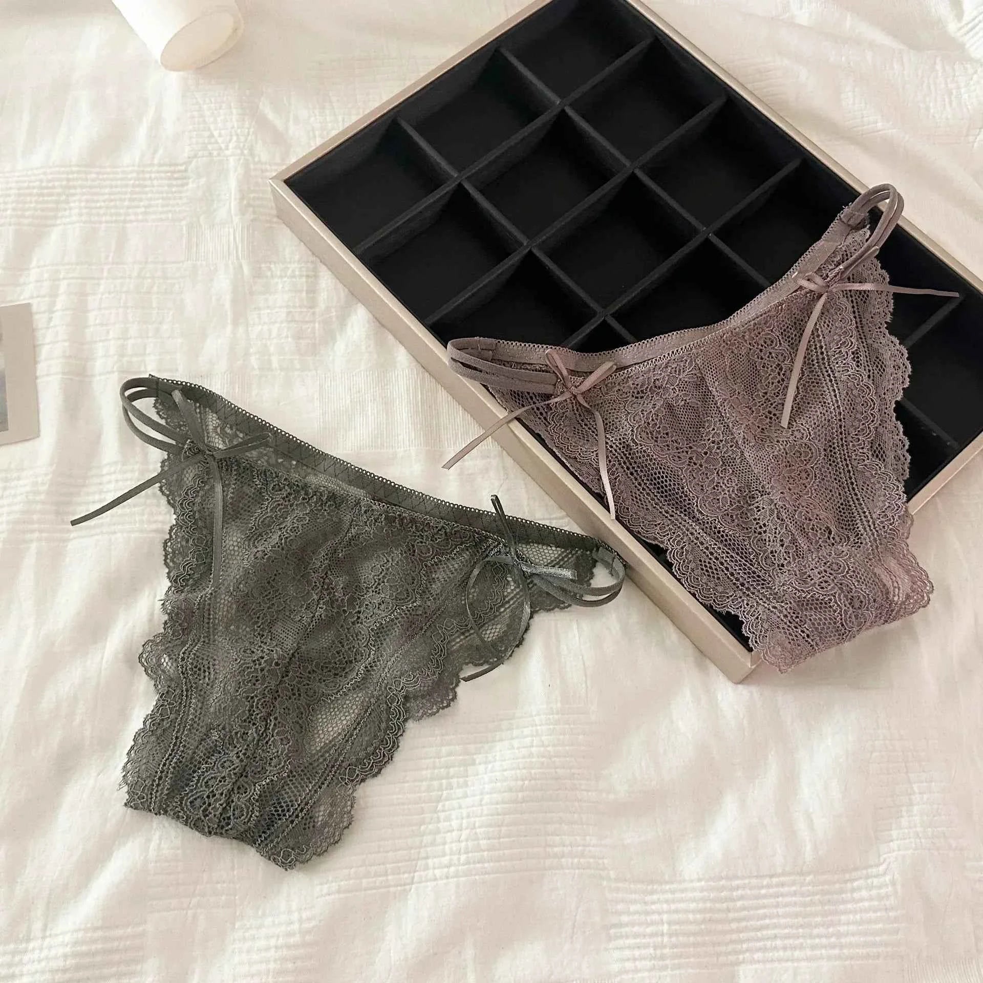 French Lace Low-Waist Briefs