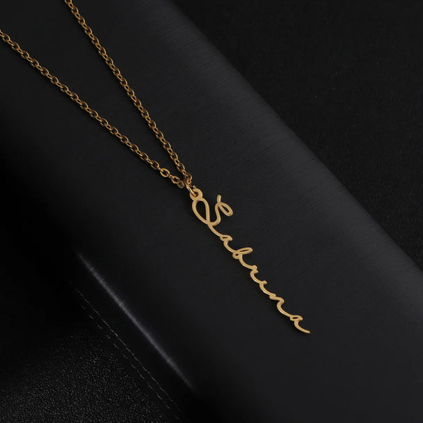Personalized Vertical Name Necklace - Thick Chain Pendant - SHOPPERS' CASTLE