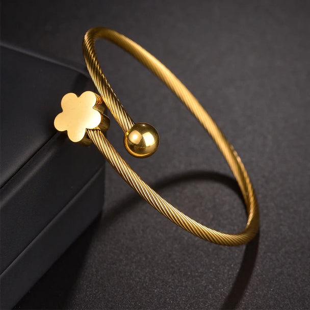 Engrave Name Date Wire Bracelet - Heart & Star Open Bangle - SHOPPERS' CASTLE